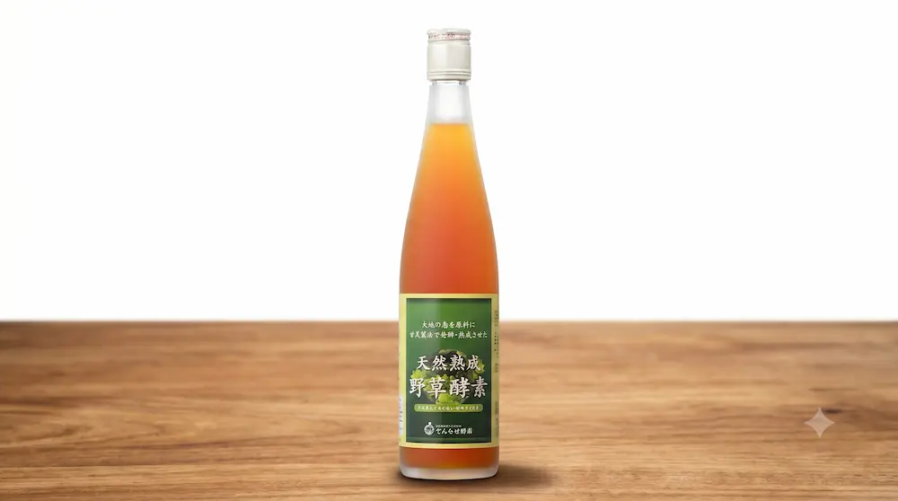 「天然熟成野草酵素500ml」がテーブルに置かれている画像